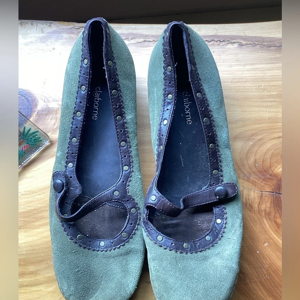 OLIVE Suede Loafers w/Brass Studs Round Toe  Sz 8 1/2 -9 NPLVC  Liz Claiborne